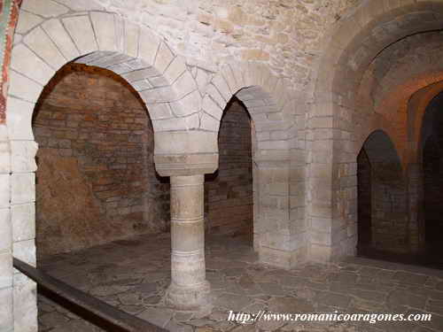 DETALLE DEL ARCO DOBLE. NAVE DE LA EPSTOLA HACIA LOS PIES 